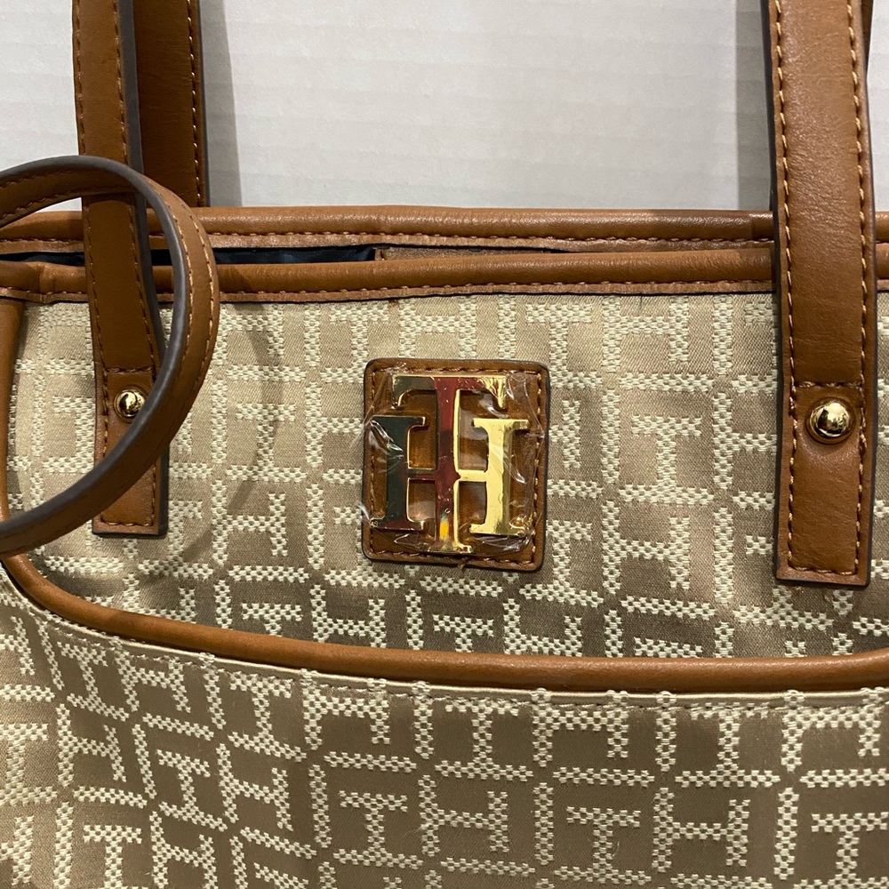 New Tommy Hilfiger tote - Picture 2 of 5